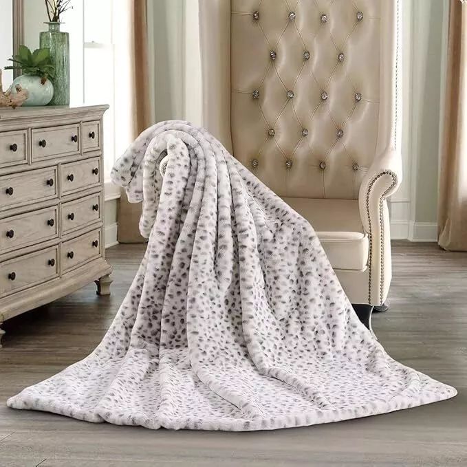 Member's Mark Hotel Premier Collection Luxury Throw (60 in x 70 in) - Image 2